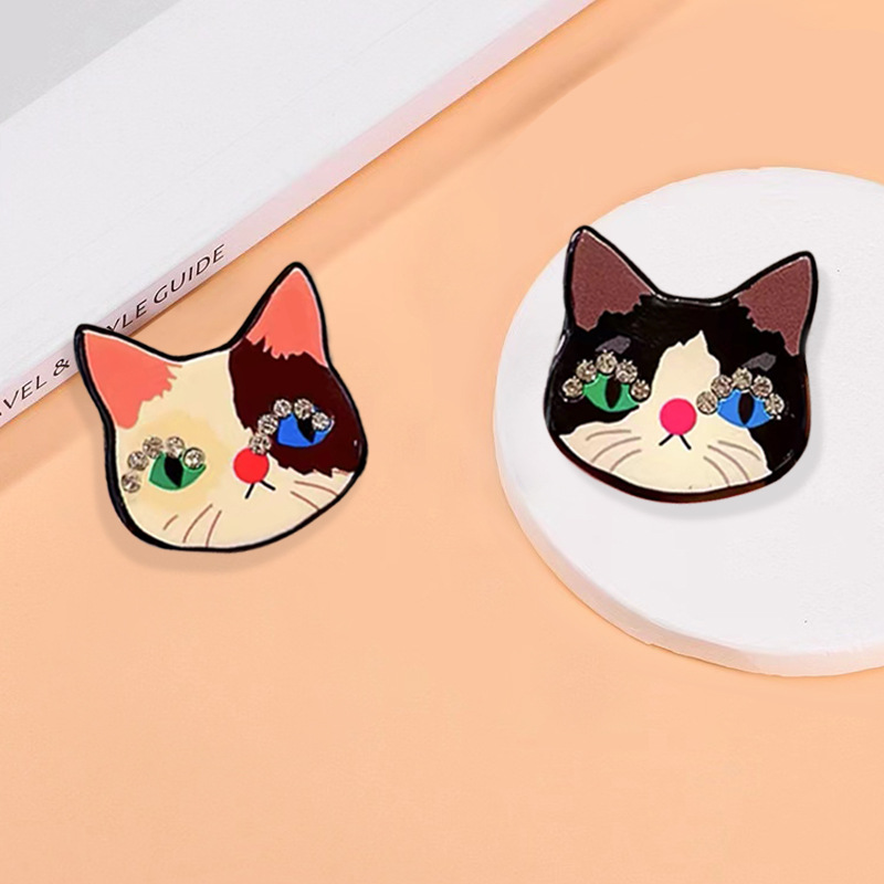 Home 227 sparkly kitten lapel badges