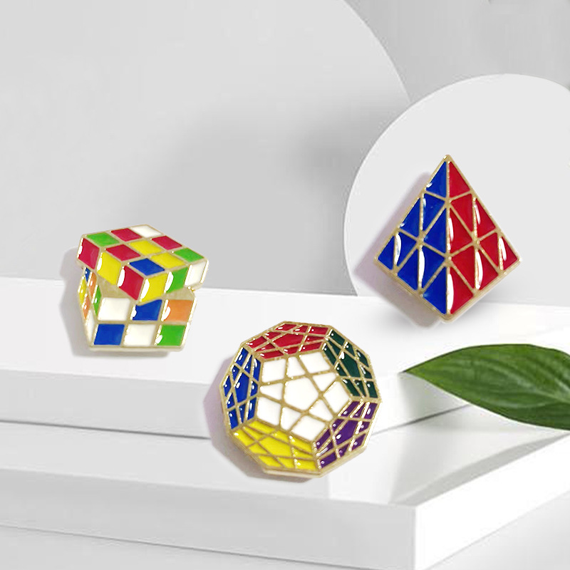 Home 220 3d geometric puzzle lapel badge