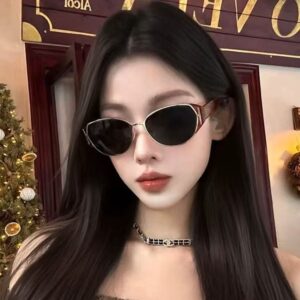 Vintage Cat Eye Sunglasses Women Retro Slim Face Eyewear Old Money Style UV Protection Trendy Shades 2026 New Arrival