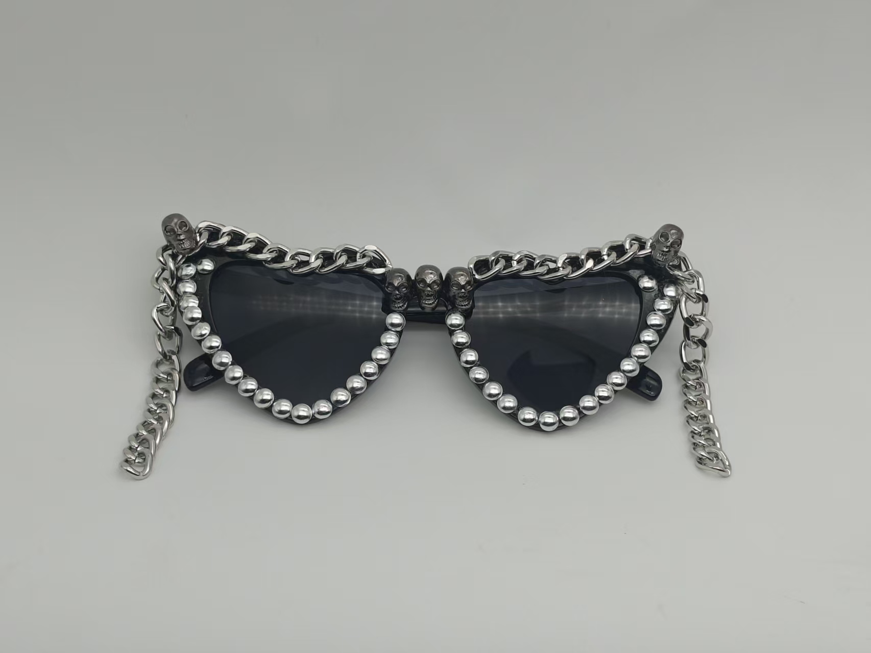 Pearl Trim Heart Sunglasses With Removable Chain Temples UV Protection Bachelorette Wedding Party Photo Eyewear 2 Pearl Trim Heart Sunglasses With Removable Chain Temples UV Protection Bachelorette Wedding Party Photo Eyewear - Image 2