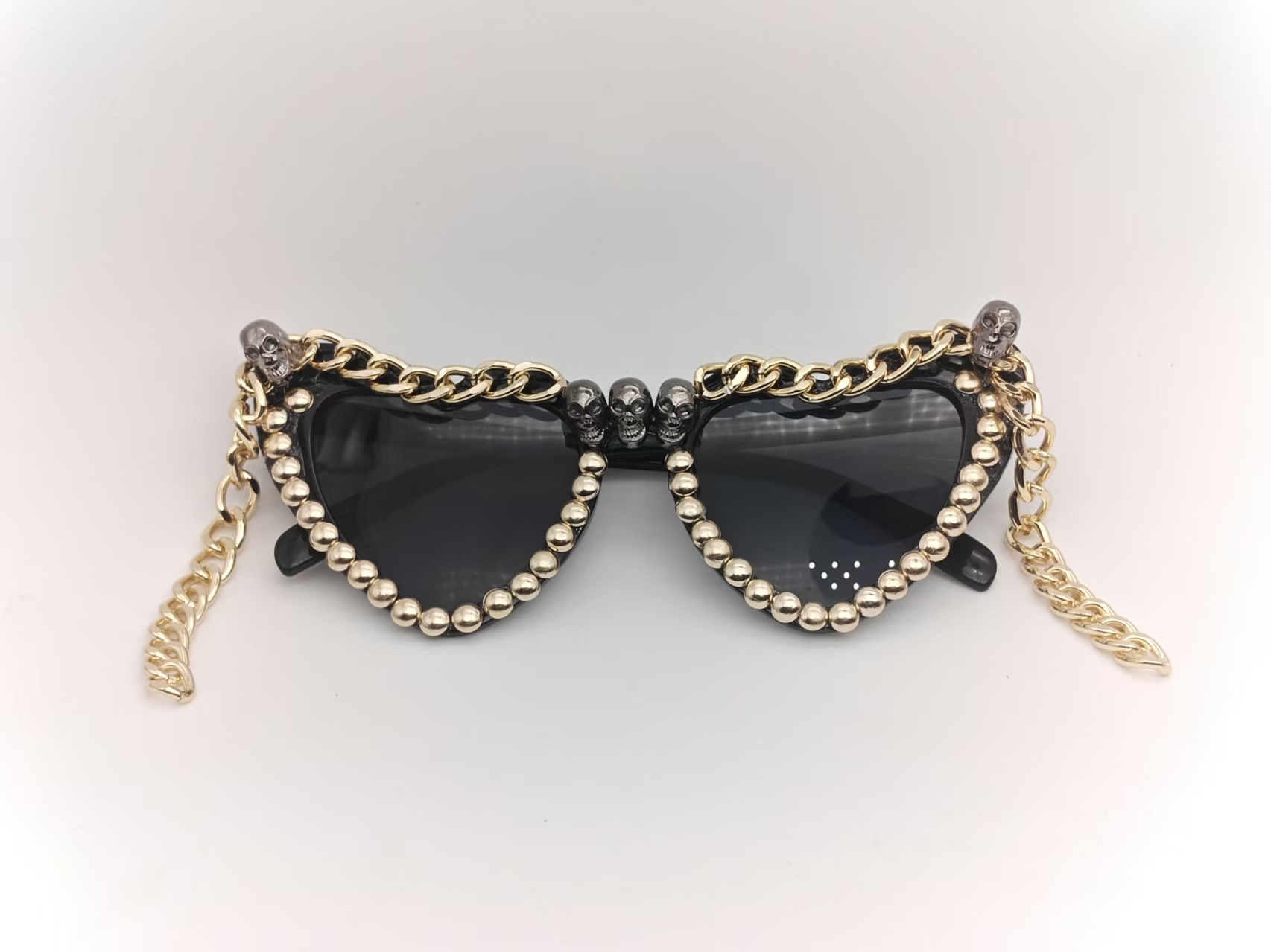 Pearl Trim Heart Sunglasses With Removable Chain Temples UV Protection Bachelorette Wedding Party Photo Eyewear 3 Pearl Trim Heart Sunglasses With Removable Chain Temples UV Protection Bachelorette Wedding Party Photo Eyewear - Image 3
